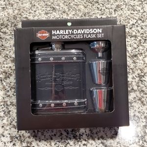 Harley-Davidson Motorcycles Flask Set UNOPENED